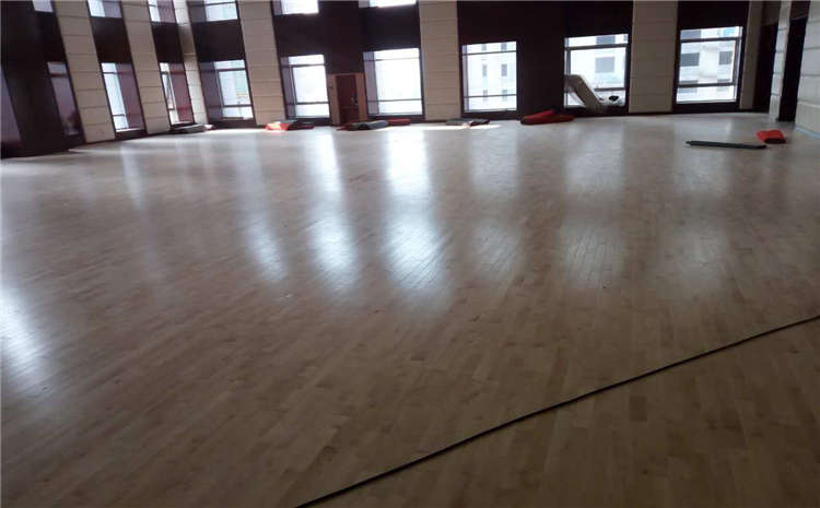 硬木企口排球館木地板廠家哪家好？